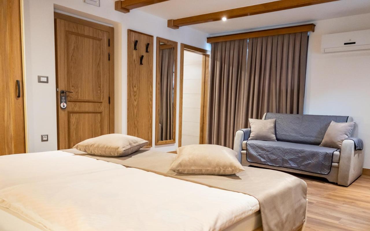Guest House Pri Cesarju คัมนิค ภายนอก รูปภาพ
